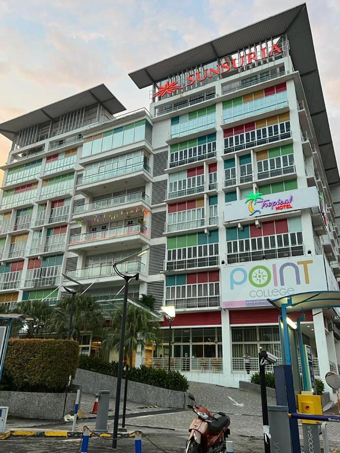 Tropical Hotel Kota Damansara Petaling Jaya Exterior photo